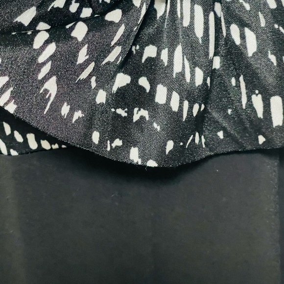 Elegant Black and White Women's Dress - Picture 6 of 10